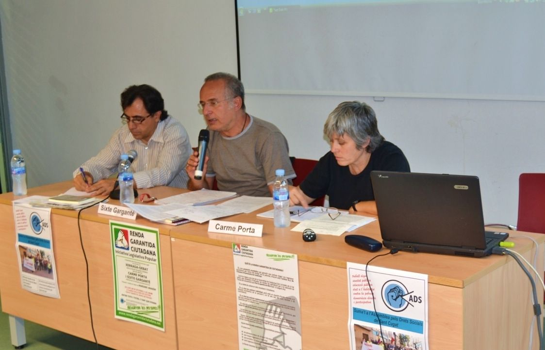  Carme Porta i Sixte Garganté durant l'assemble a la Casa de Cultura. FOTO: Cedida