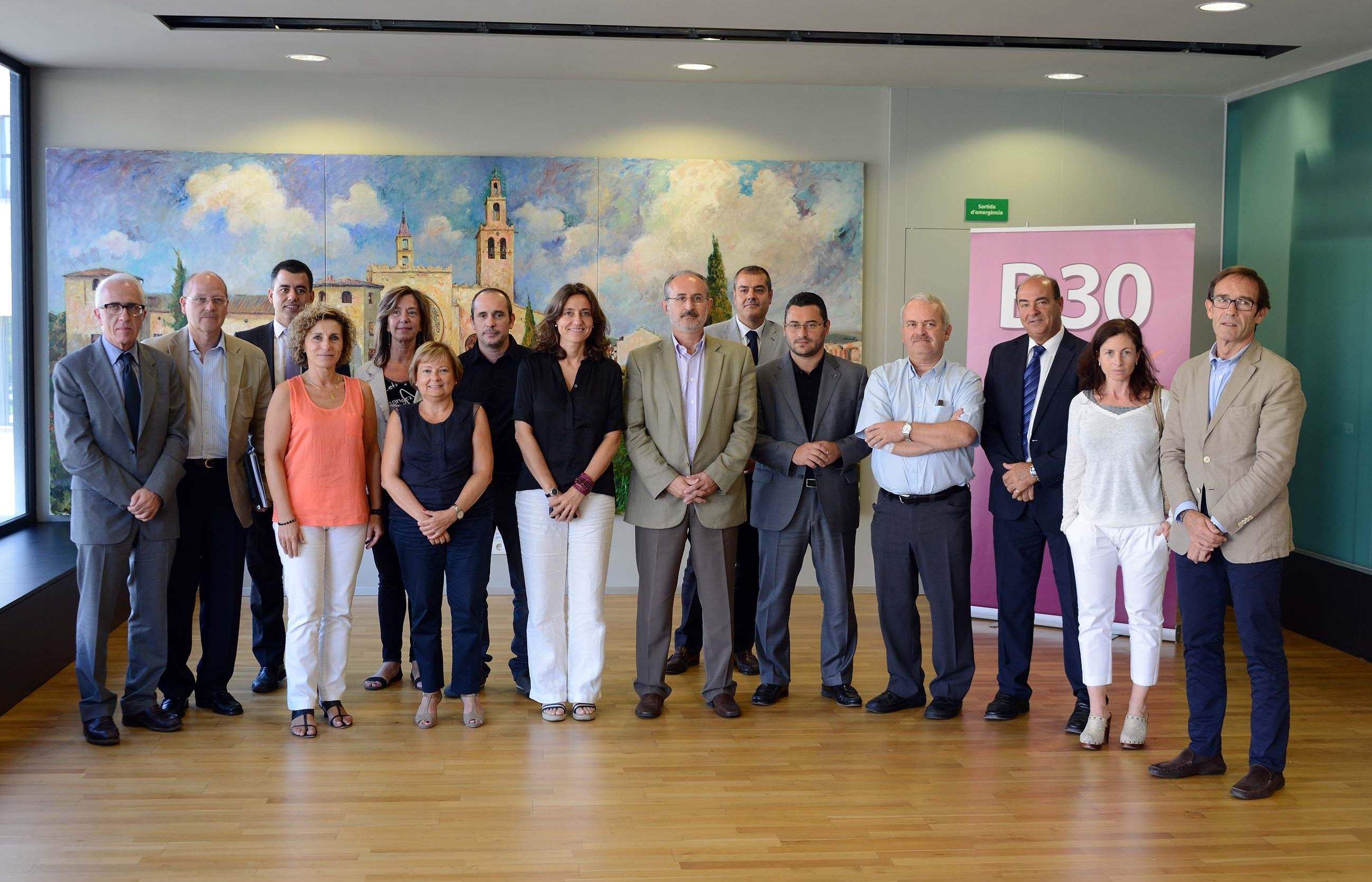 L'associació Àmbit B30, a l'Ajuntament de Sant Cugat. FOTO: Localpres