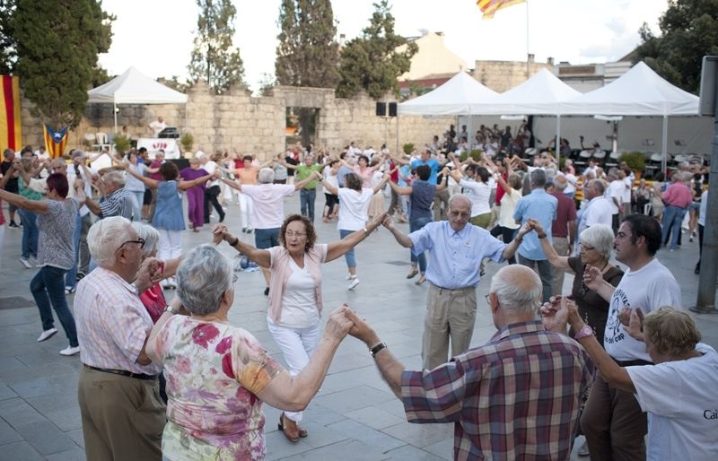Durant tot el dia la plaça ha estat plena de gent. FOTO: Amanda Bernal 
