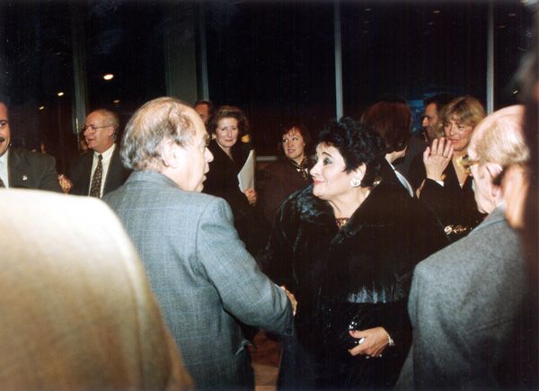 Jordi Pujol saludant a Victoria dels Àngels