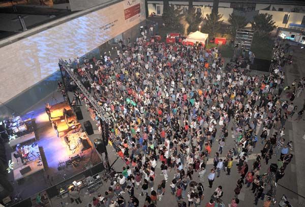 La festa dels 20 anys va omplir la plaça