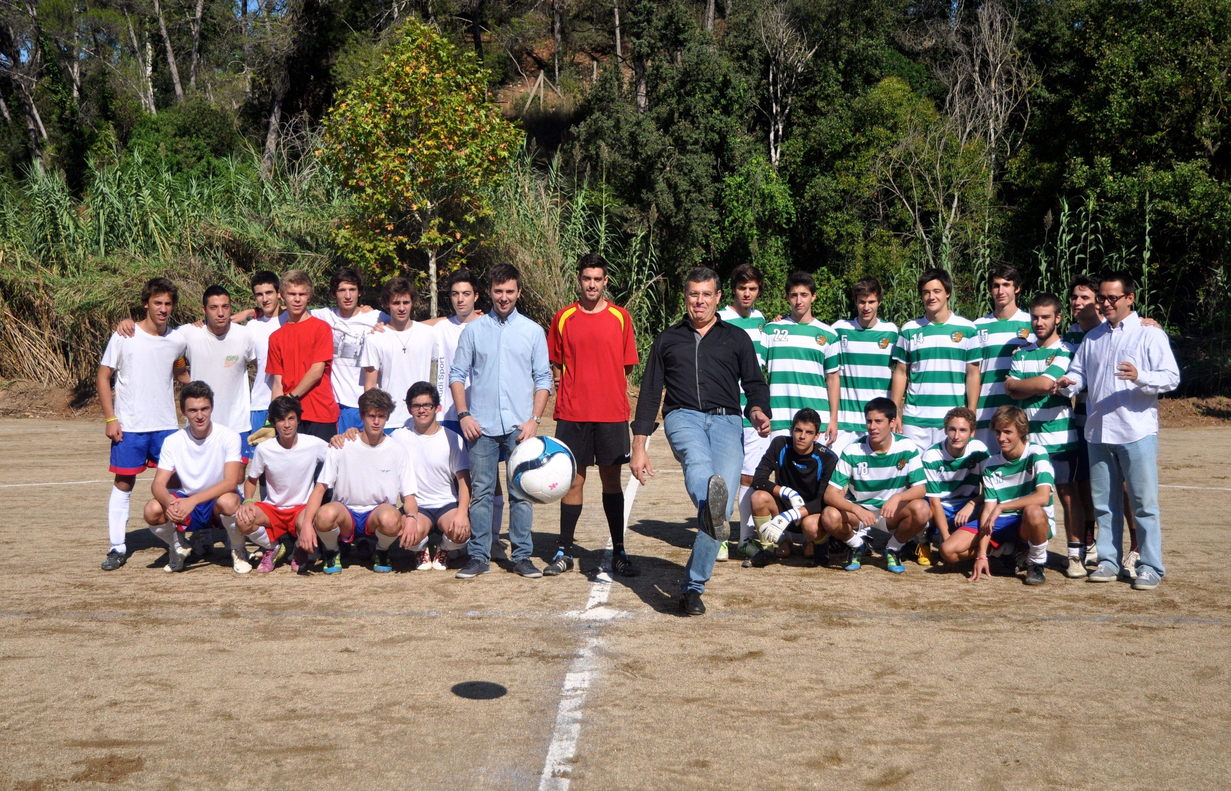 Josep Puig fa la sacada d'honor en la inauguració del camp. FOTO: Pere Fernández