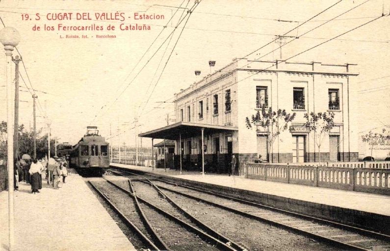 Sant Cugat. Lentrada en marxa de lestació de Sant Cugat va fer que la ciutat tingués connexió amb Barcelona i comencés a rebre estiuejants.