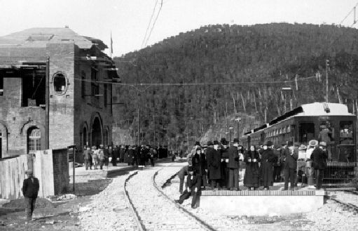  El tren arribava a laltre banda de Collserola. Lestació de les Planes està al terme municipal de Barcelona tot i ser de Sant Cugat. 