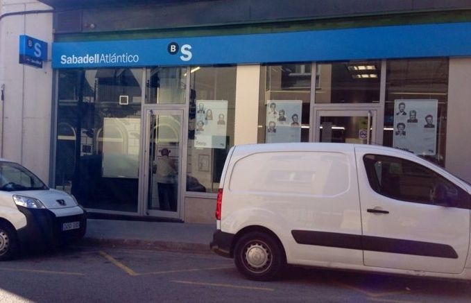 Nova oficina del Banc Sabadell a l'avinguda de Rius i Taulet. FOTO: A.Mira