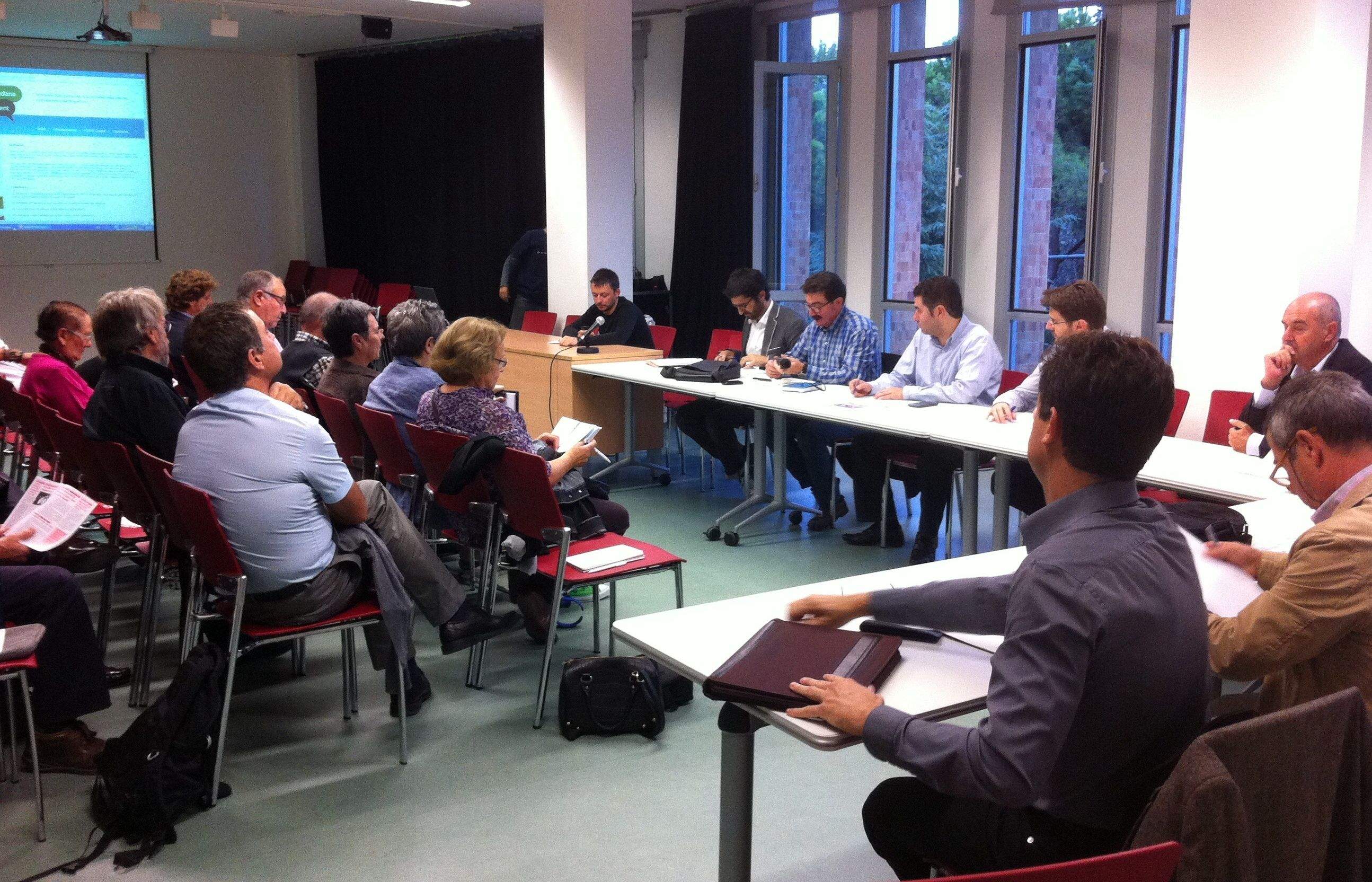 El Consell de Barri Centre-Est, aquest dilluns al vespre. FOTO: Pere Fernández