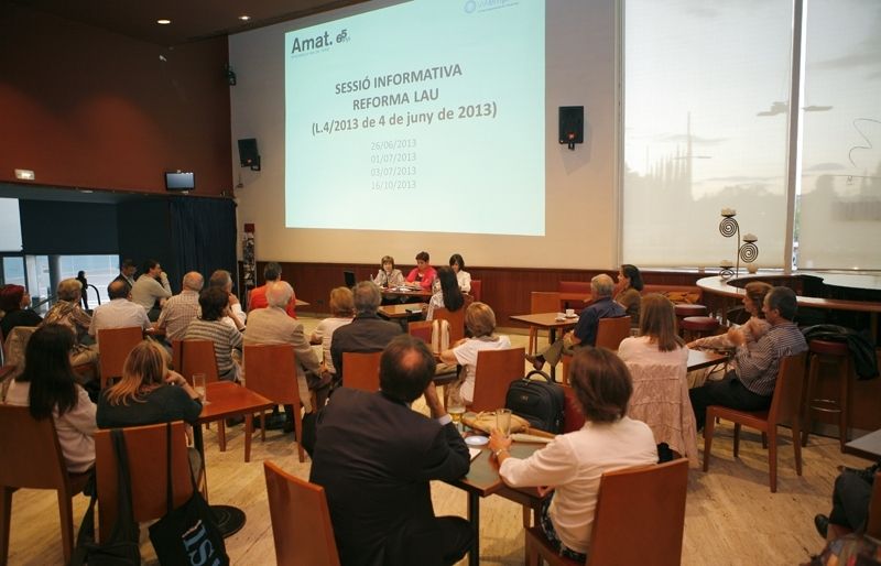 La conferència ha tingut lloc al Cafè Auditori. FOTO: Artur Ribera