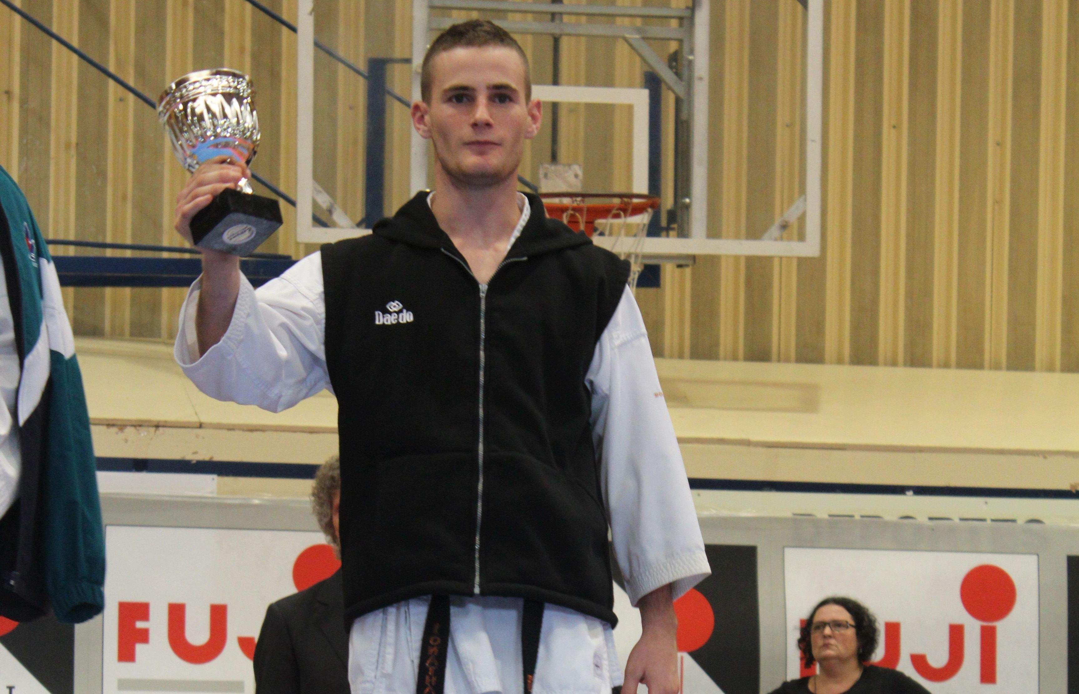 Jonathan McClellan ha finalitzat segon en kumite, en la categoria sub-21. FOTO: Juan González 