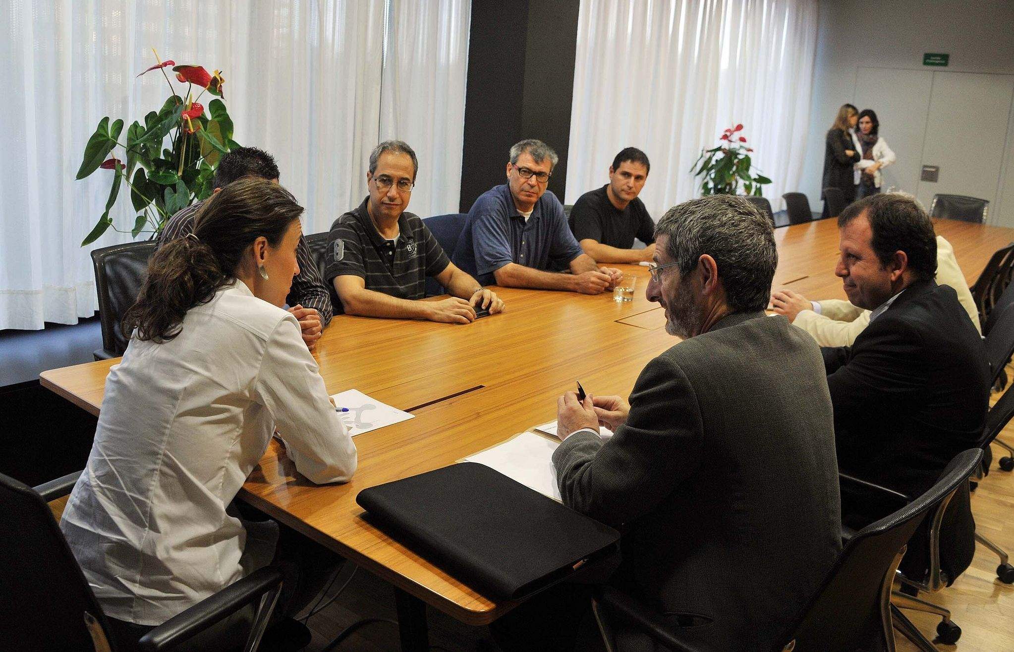 Conesa i Bonastre es reuneixen amb el comitè d'empresa de Delphi. FOTO: Localpress