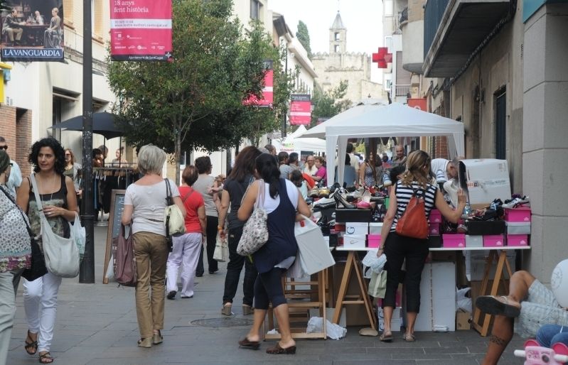 Els comerços surten al carrer per liquidar els estocs de la temporada. FOTO: Arxiu