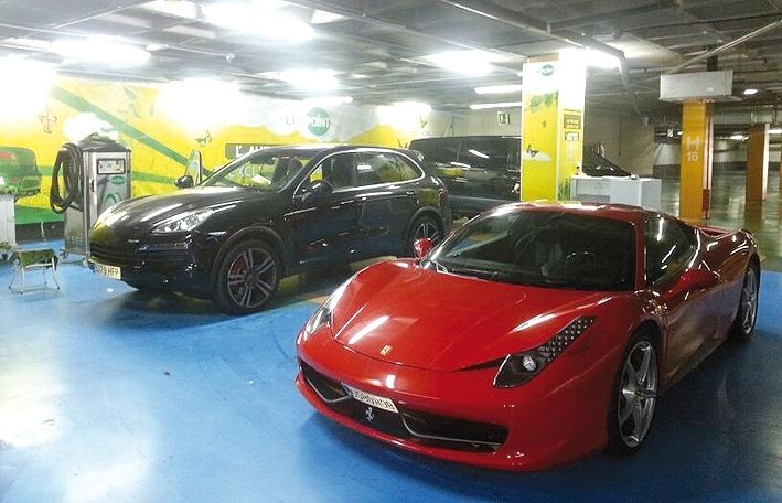 Pots deixar perfecte el teu cotxe per fora, per dins i, fins i tot, pots netejar el motor