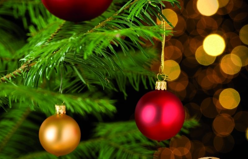 Podeu reciclar bombetes belles per a fer boles de Nadal