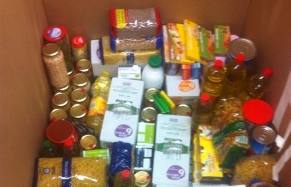 Llegums, oli, llet i llaunes de conserva són els aliments que es demanaven. FOTO: David Molina