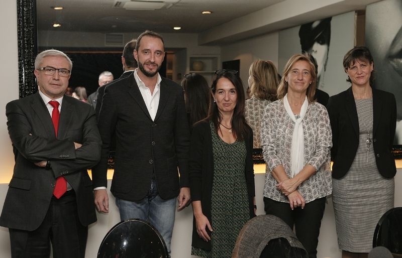 Moment a posteriori de la signatura entre Asdi i Bocca. FOTO: Artur Ribera