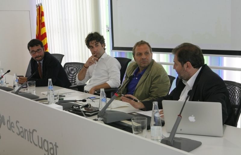 Xavier Tizón, segon per l'esquerre de la imatge, en l'últim Consell Sectorial d'Esports. FOTO: Artur Ribera