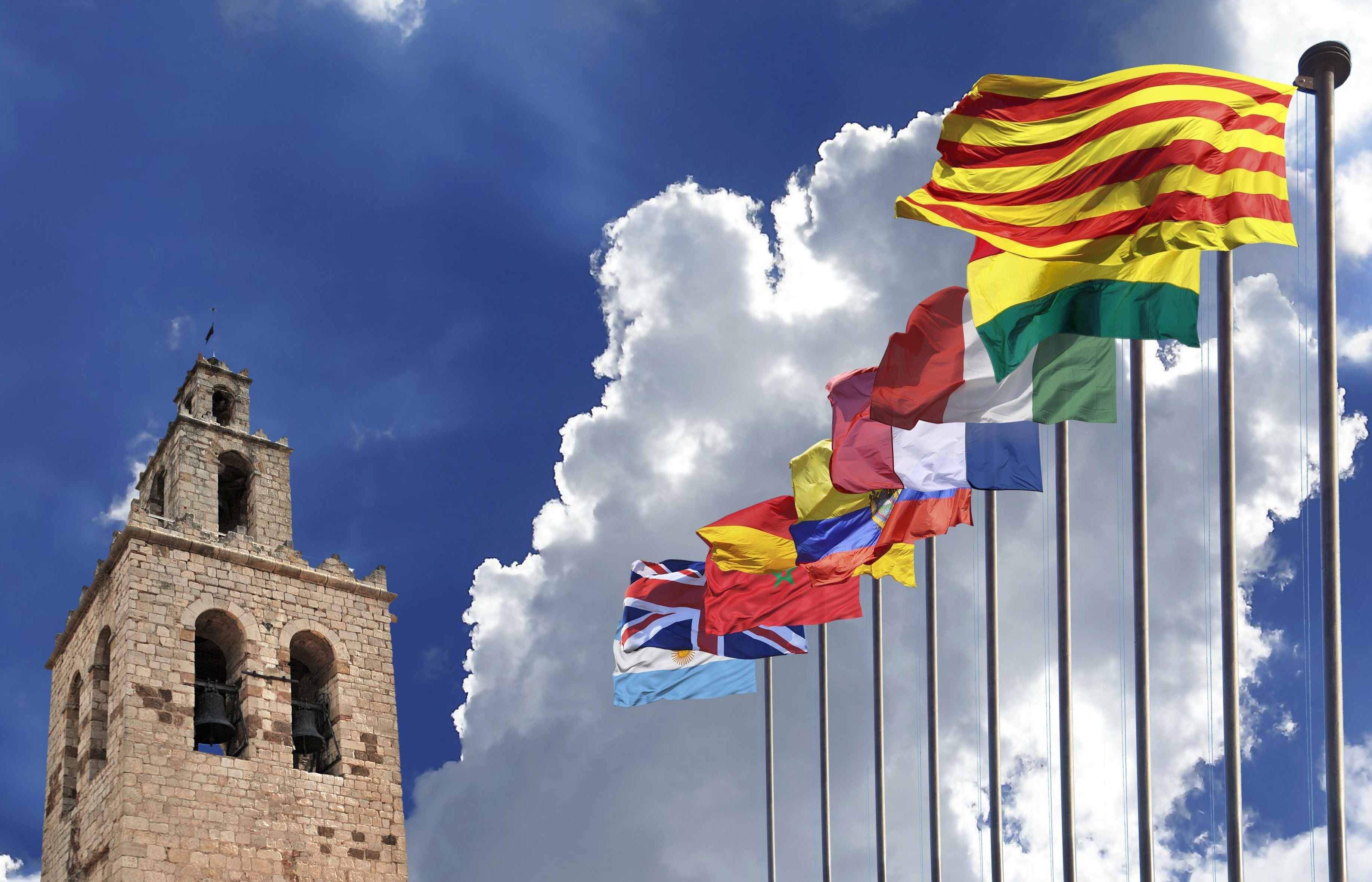 Banderes internacionals i el Monestir