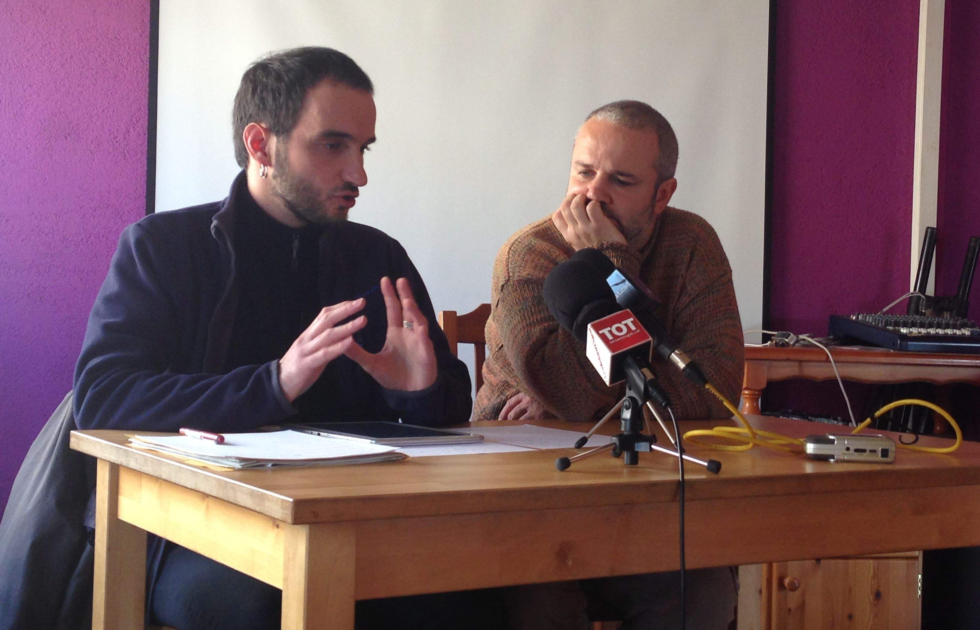 Regidors de la CUP a la roda de premsa sobre les al·legacions a les ordenances fiscals. FOTO: A.Mira