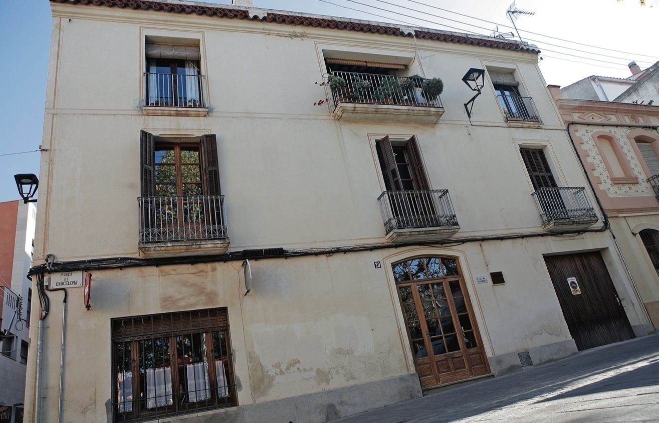 Cal Tartraner, una de les cases de la plaça de Barcelona  FOTO: Artur Ribera