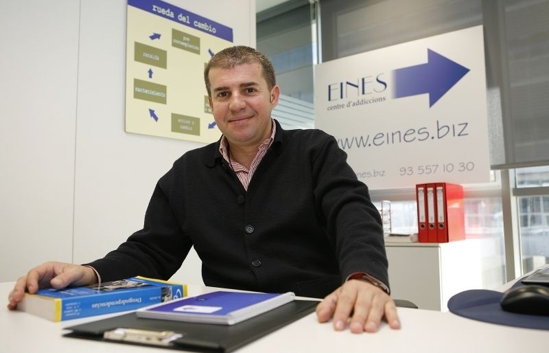 LÀlex ha creat Eines, un centre per tractar les addicions en el qual ofereix teràpies individuals i de grup. FOTO: Artur Ribera
