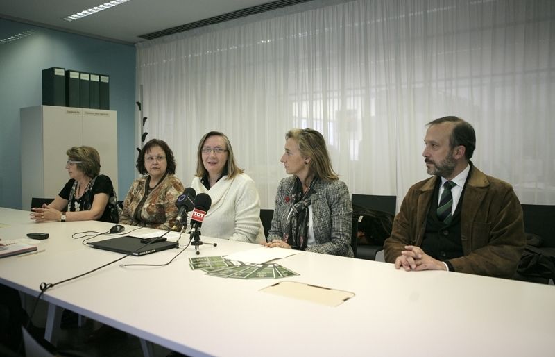 Morral, de blanc, amb Pellicer a la seva dreta. FOTO: Artur Ribera