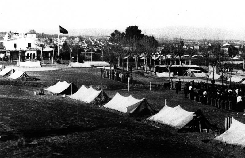 Campament militar instal·lat al camp de Golf durant la guerra. FOTO: Arxiu