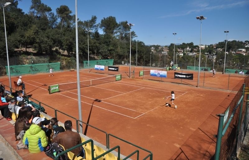 Les pistes del Club Esportiu Valldoreix acolliran aquesta competició que organitza la Federació Internacional de Tennis. FOTO: Pere Fernández
