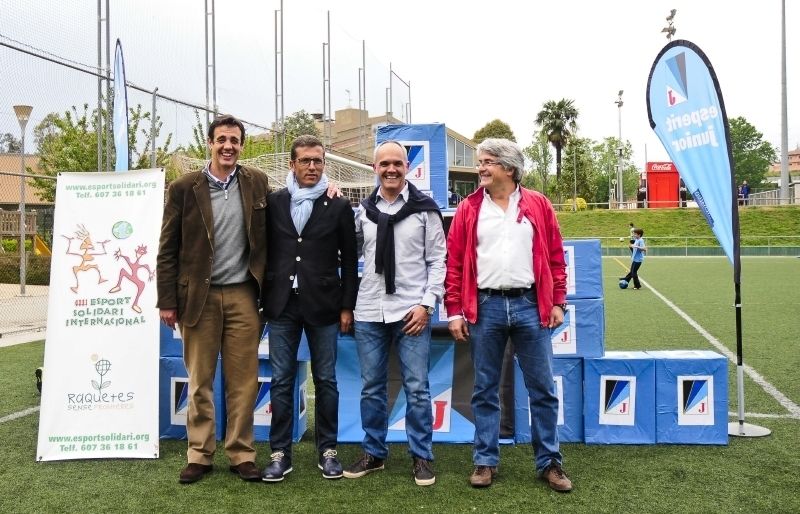 El Junior FC va lliurar 15 caixes a l'ONG Esport Solidari Internacional (ESI). FOTO: David Molina