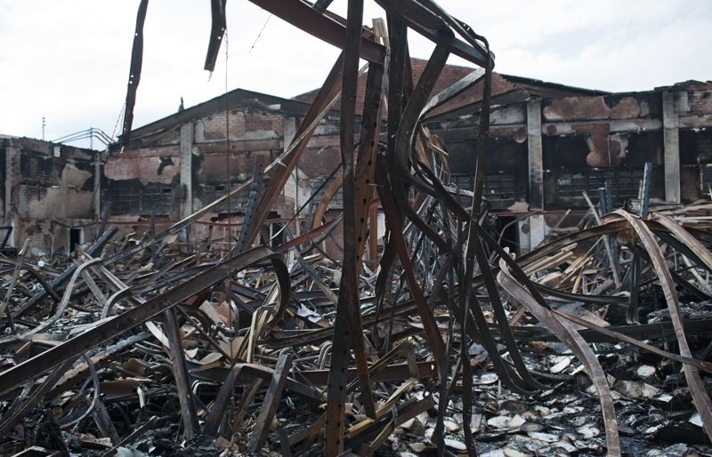 Runes del magatzem cremat a Mercantic. FOTO: Amanda Bernal