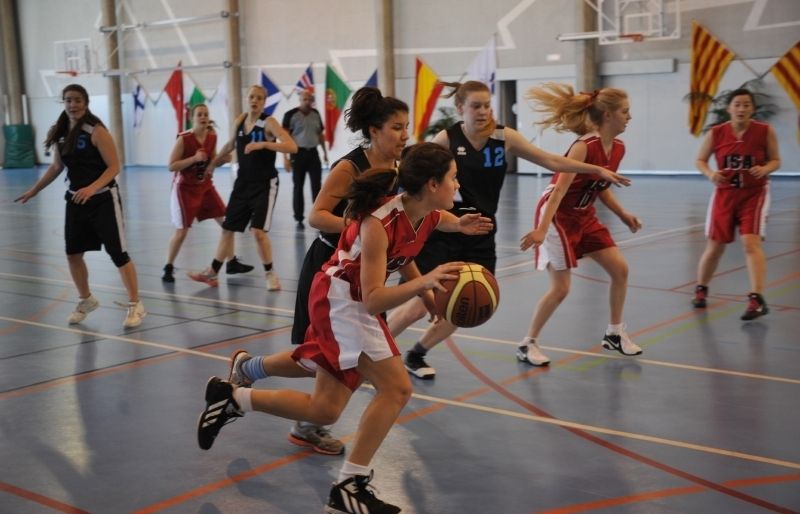 Al març del 2013, l'escola Europa ja va acollir aquest campionat ISSA, en bàsquet femení. FOTO: Amanda Bernal