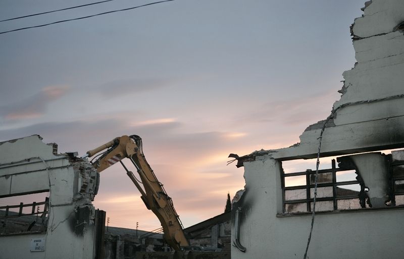 Una de les màquines que està retirant la runa al Mercantic. FOTO: Artur Ribera