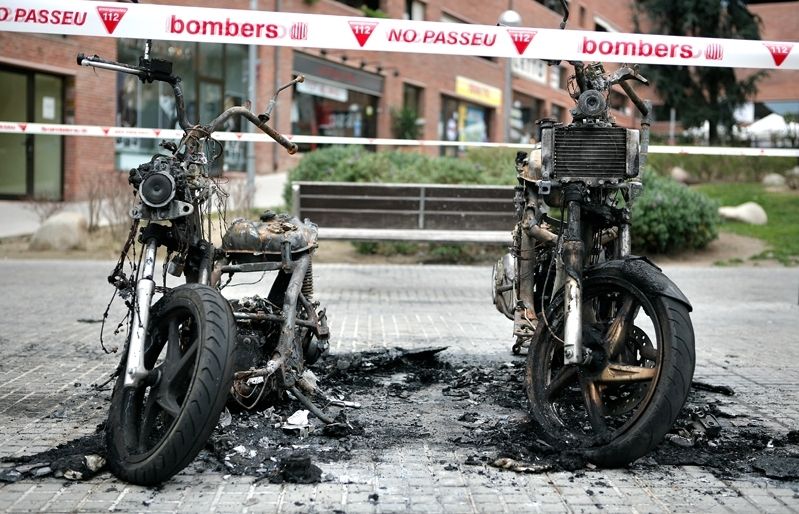 Les motos cremades. FOTO: Artur Ribera
