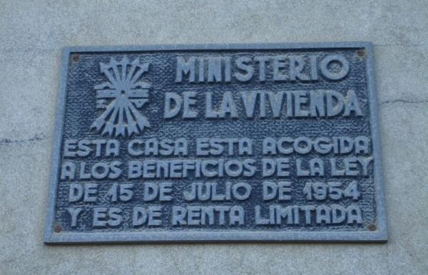 Símbol franquista a un edifici de Sant Cugat FOTO: Cedida 