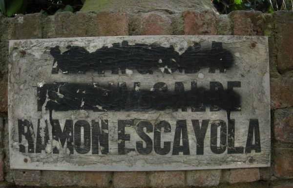 Símbol franquista a un edifici de protecció oficial de Sant Cugat. FOTO: Cedida