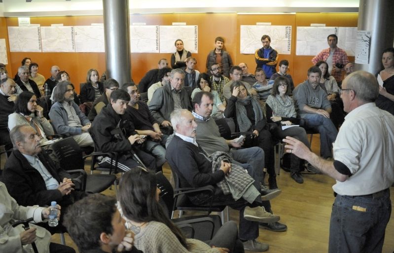 Uns 200 veïns van assistir a la jornada organitzat per La Floresta Parla. FOTO: Amanda Bernal 