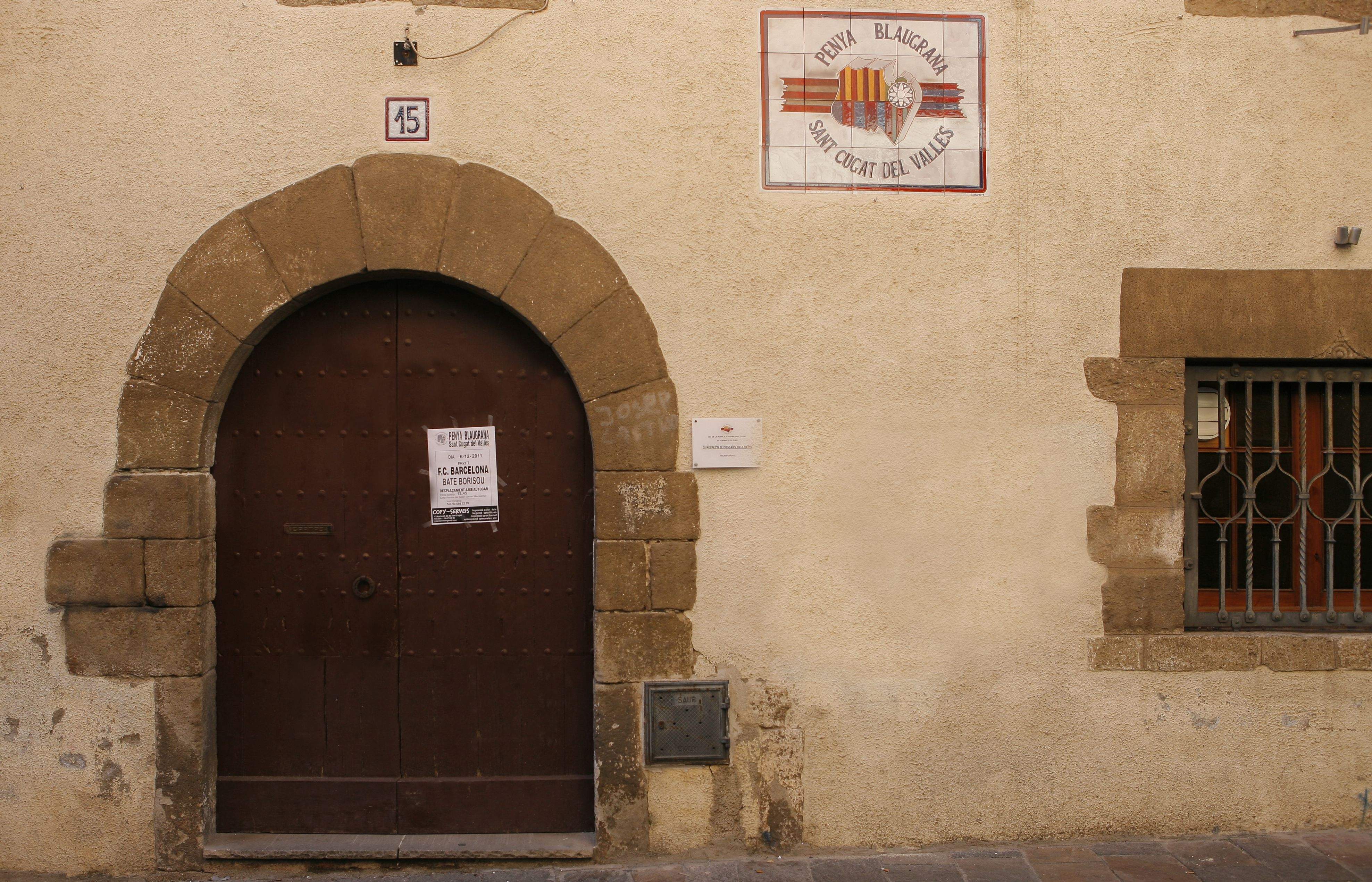 Imatge de la façana de la Penya Blaugrana Sant Cugat. FOTO: Artur Ribera