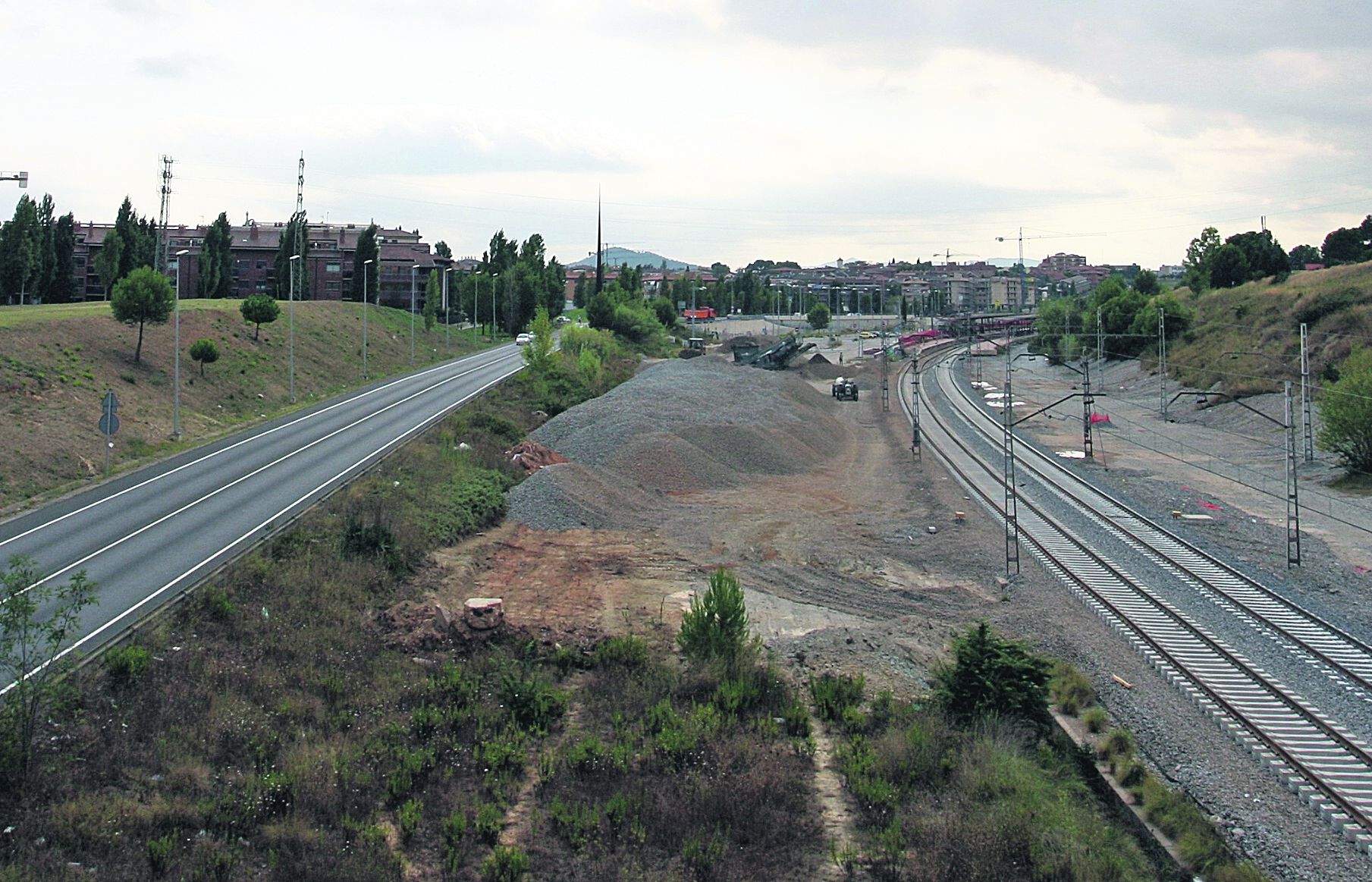  El PSC aposta per fer una estació central d'autobusos a Sant Cugat, a la part de dalt de Coll Favà  FOTO: Lluís Llebot