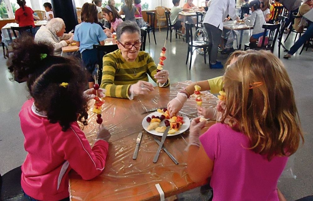 Un taller de cuina per a grans i petits. FOTO: Arxiu