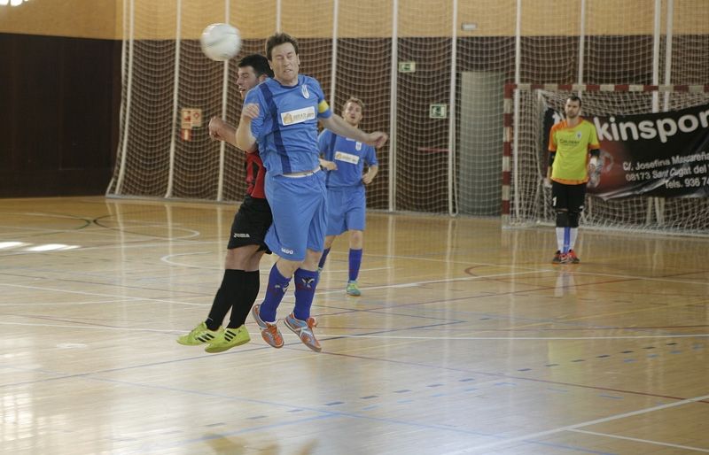 Xaus i Martí Àngel, disputant una pilota. FOTO: Artur Ribera