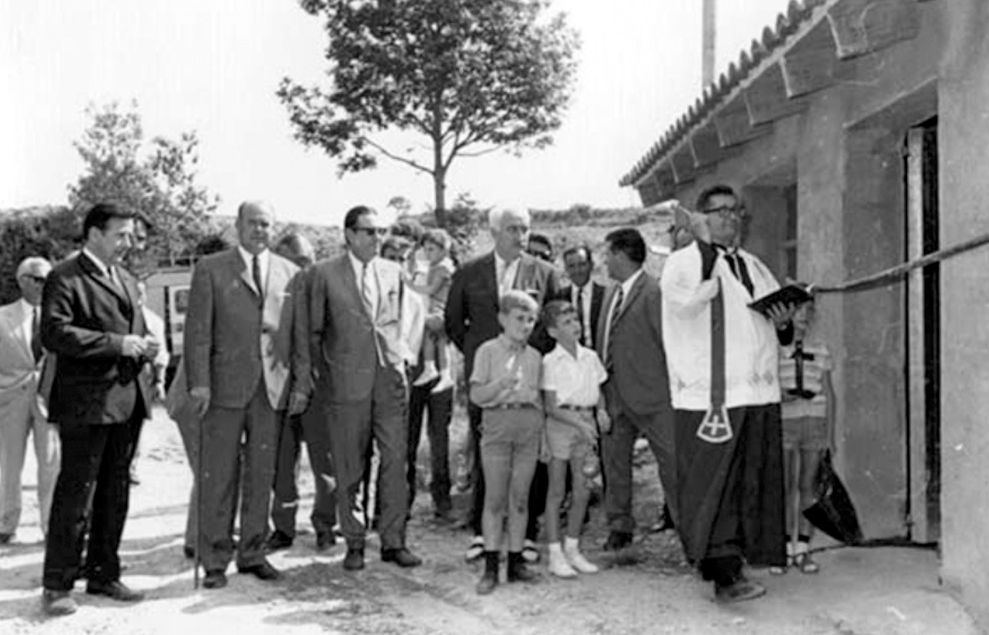 Al ritual del Salpàs hi participava el sacerdot, dos escolanets i la família de la casa pairal. FOTO: Cedida