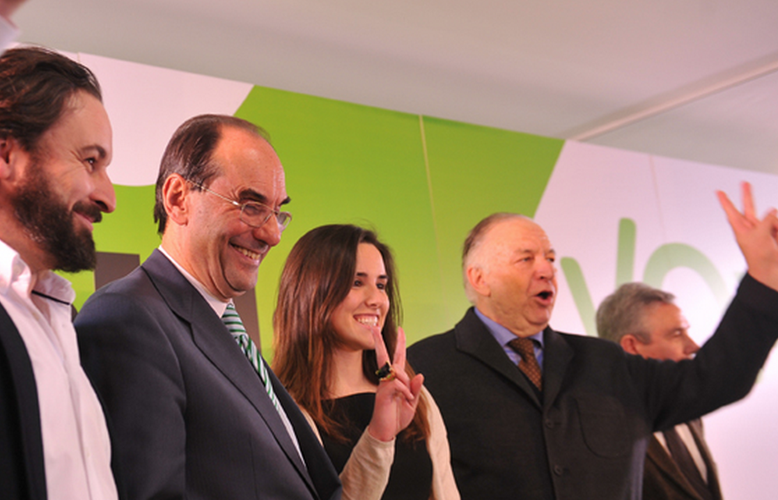 Ariadna Hernández, al centre de la imatge. FOTO: VOX