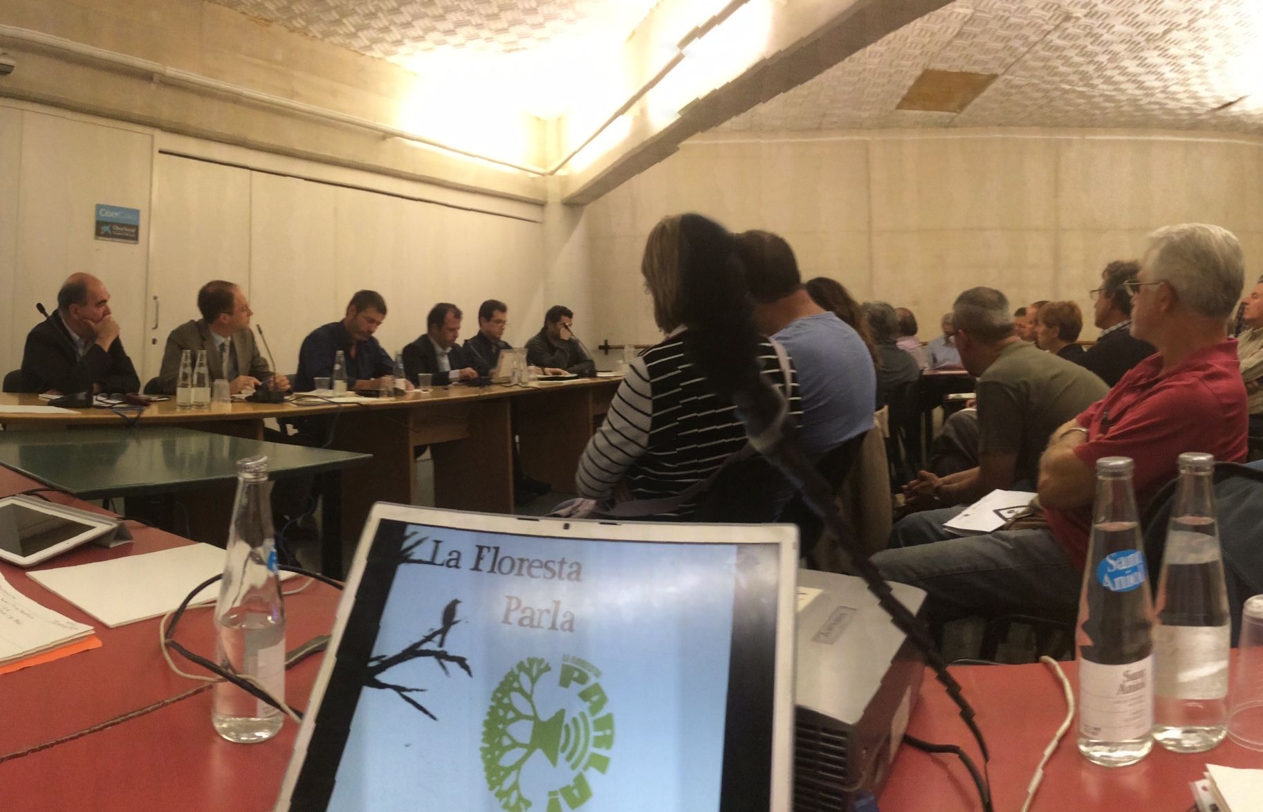 Consell extraordinari de la Floresta. FOTO: Eva Serrats (La Floresta Parla)