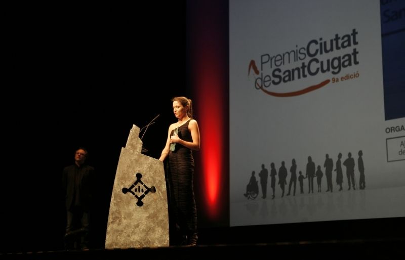 Elisabet Franch recollint el Premi Ciutat de Sant Cugat l'any passat. FOTO: Artur Ribera