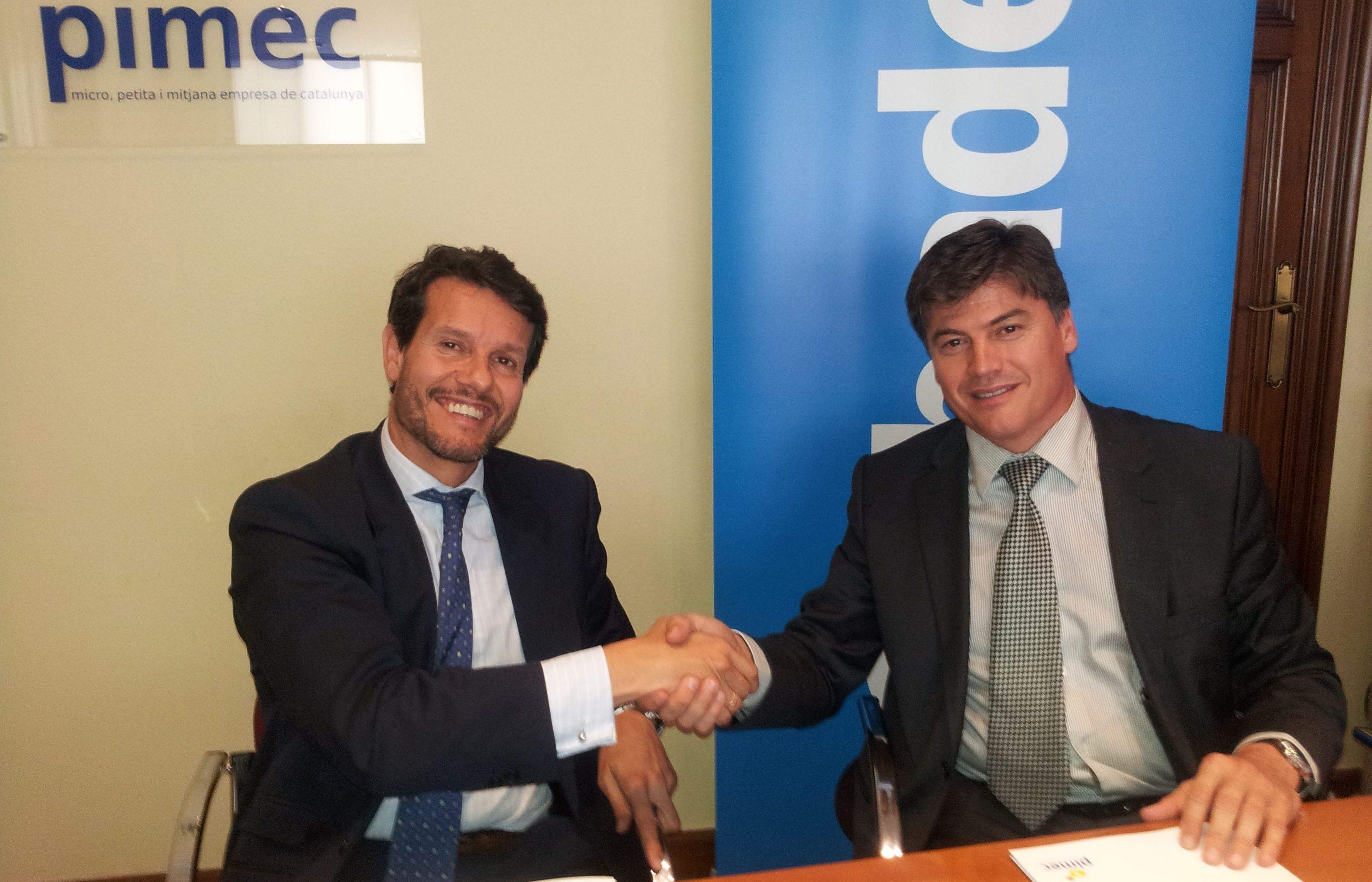 Signatura entre el secretari general de PIMEC, Antoni Cañete, i el sotsdirector general i director de banca dempreses de Banc Sabadell, Eduardo Currás. FOTO: Cedida