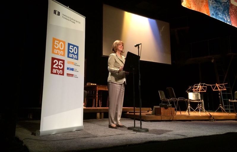 Rigau durant la seva intervenció al teatre Goya de Barcelona. FOTO: Ramon Grau