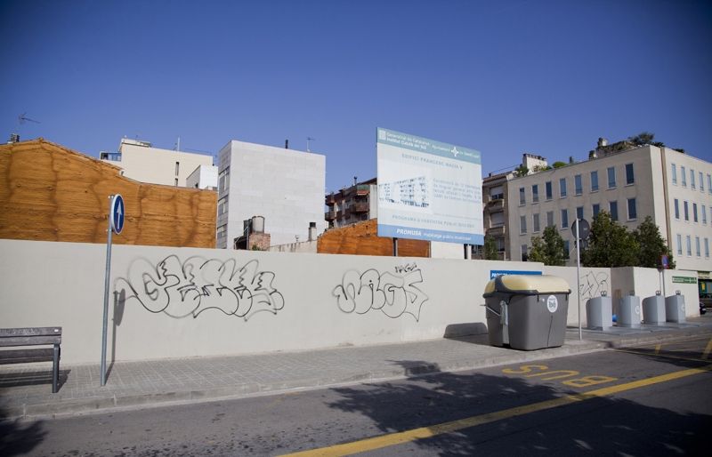 Parcel·la propietat de l'Ajuntament on es construiran els habitatges i que està al costat del terreny adquirit a Incasòl. FOTO: Lali Puig