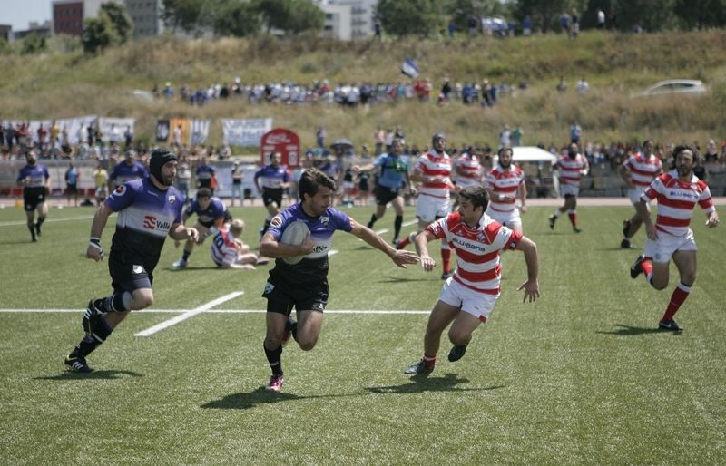 Pol Pla, en una acció del partit d'anada amb el Vigo RC. FOTO: Artur Ribera