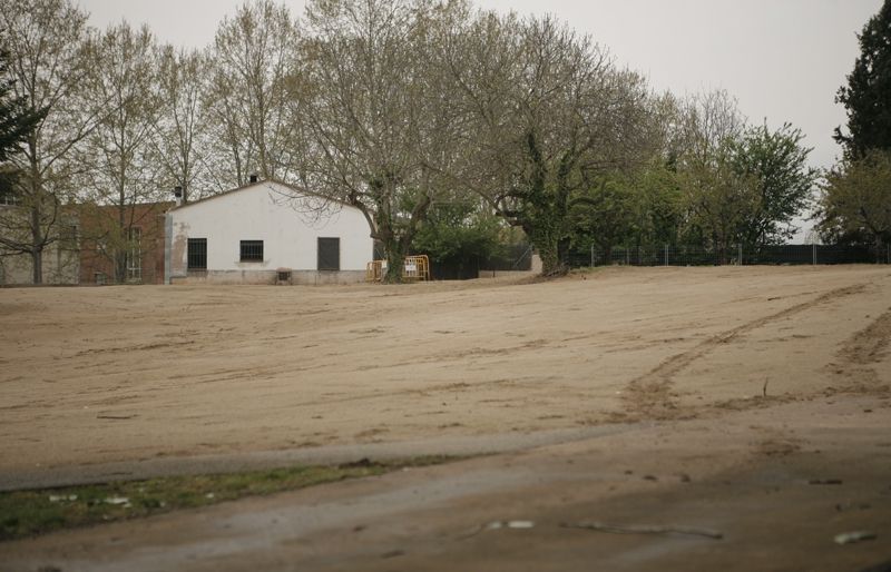 Espai on es construirà la nova biblioteca. FOTO: Artur Ribera 
