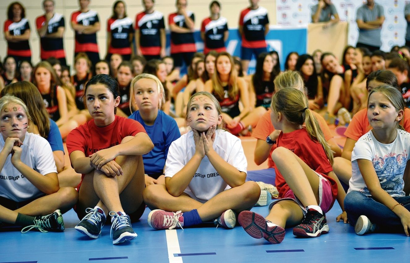 Escoltant el president a la presentació del Club. FOTO: Amanda Bernal