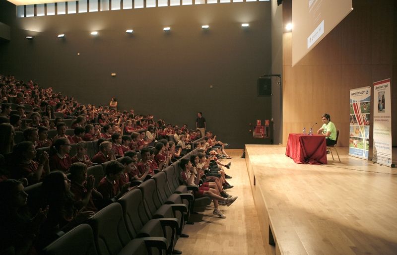 Els alumnes de secundària també han fet preguntes al número 1 mundial. FOTO: Artur Ribera