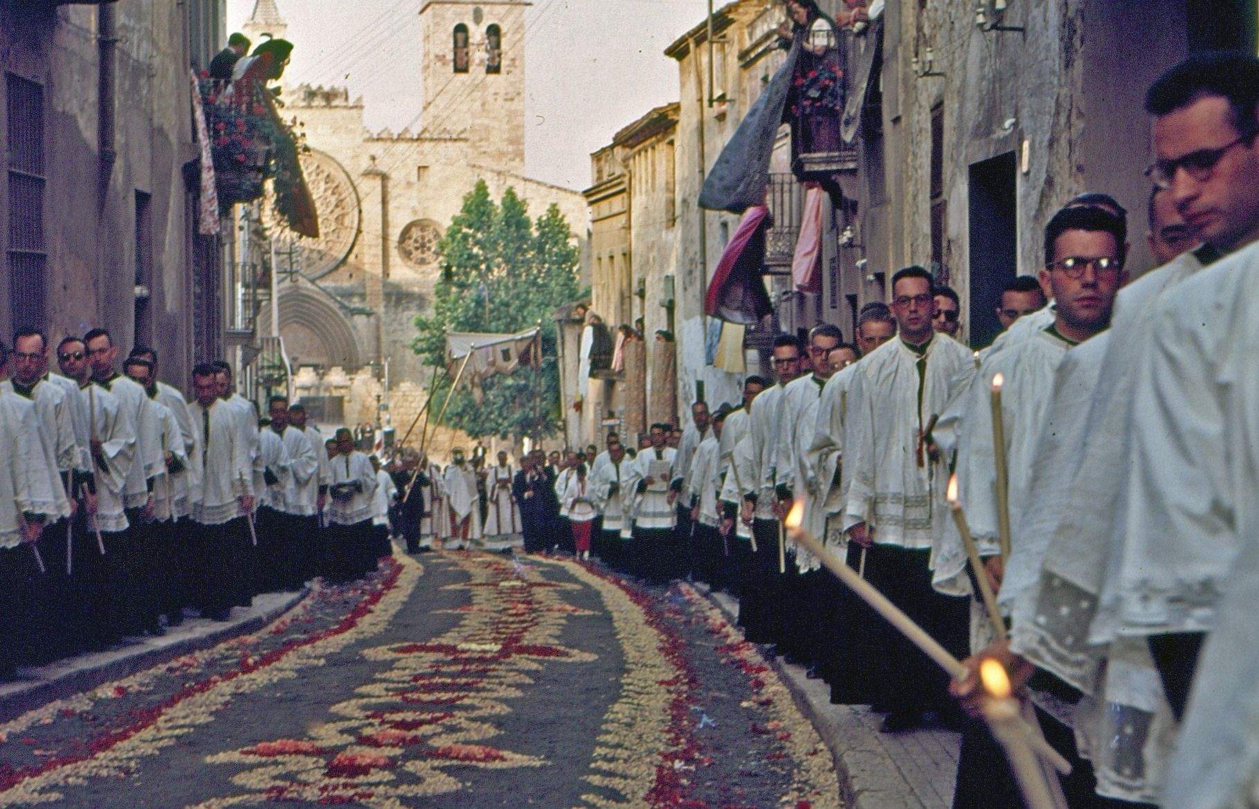 Cercavila de Corpus el 1955 al carrer Major